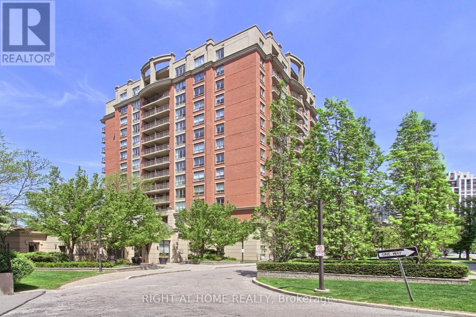 #907 55 HARRISON GARDEN BOULEVARD - 22