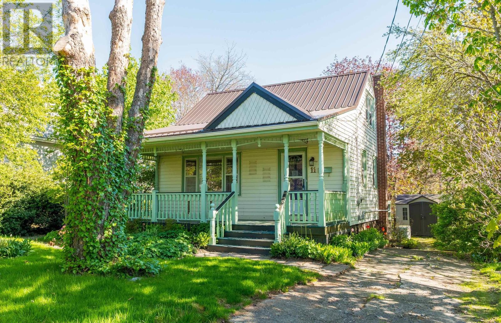 11 Maple Grove Avenue - 1