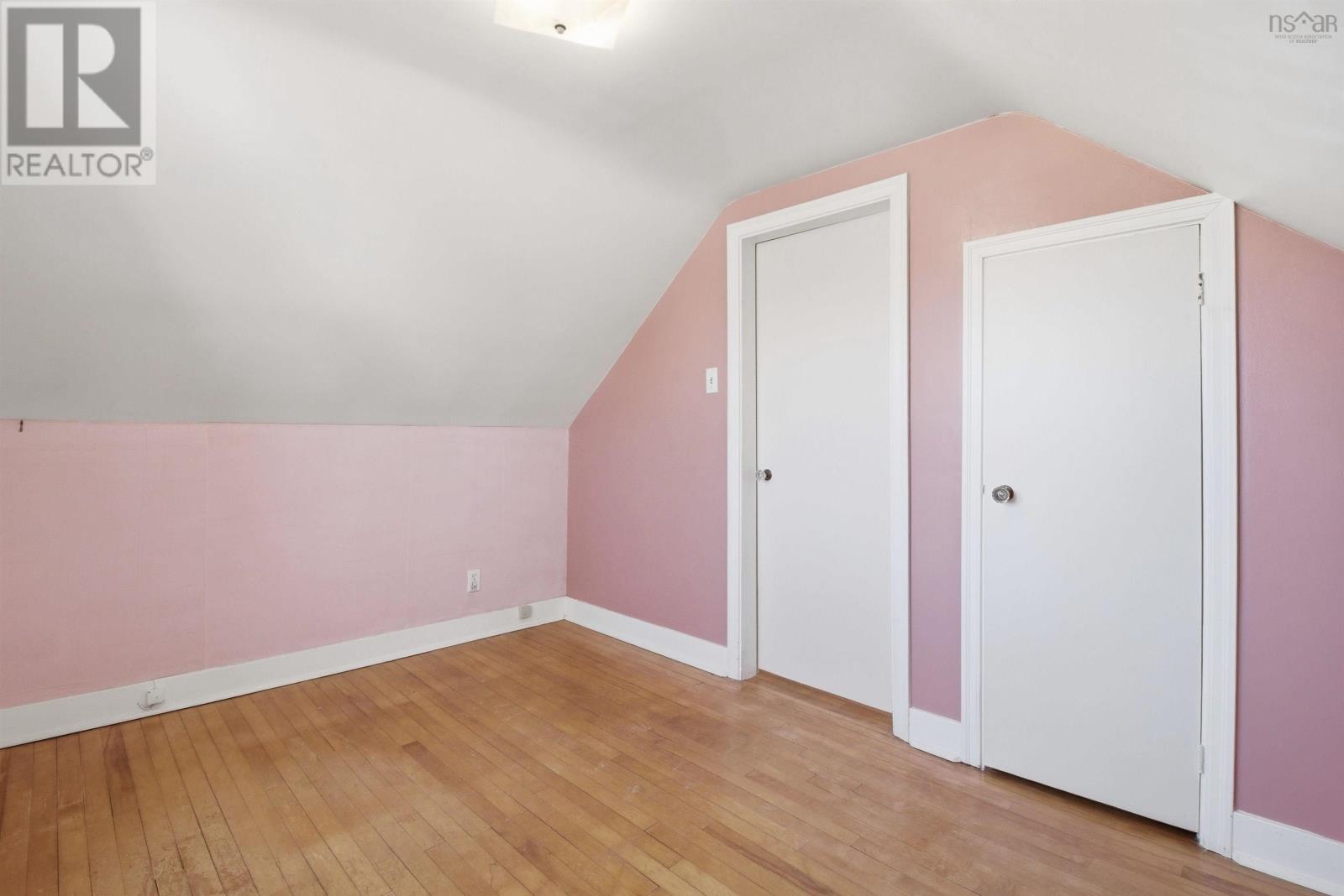 11 Maple Grove Avenue - 19