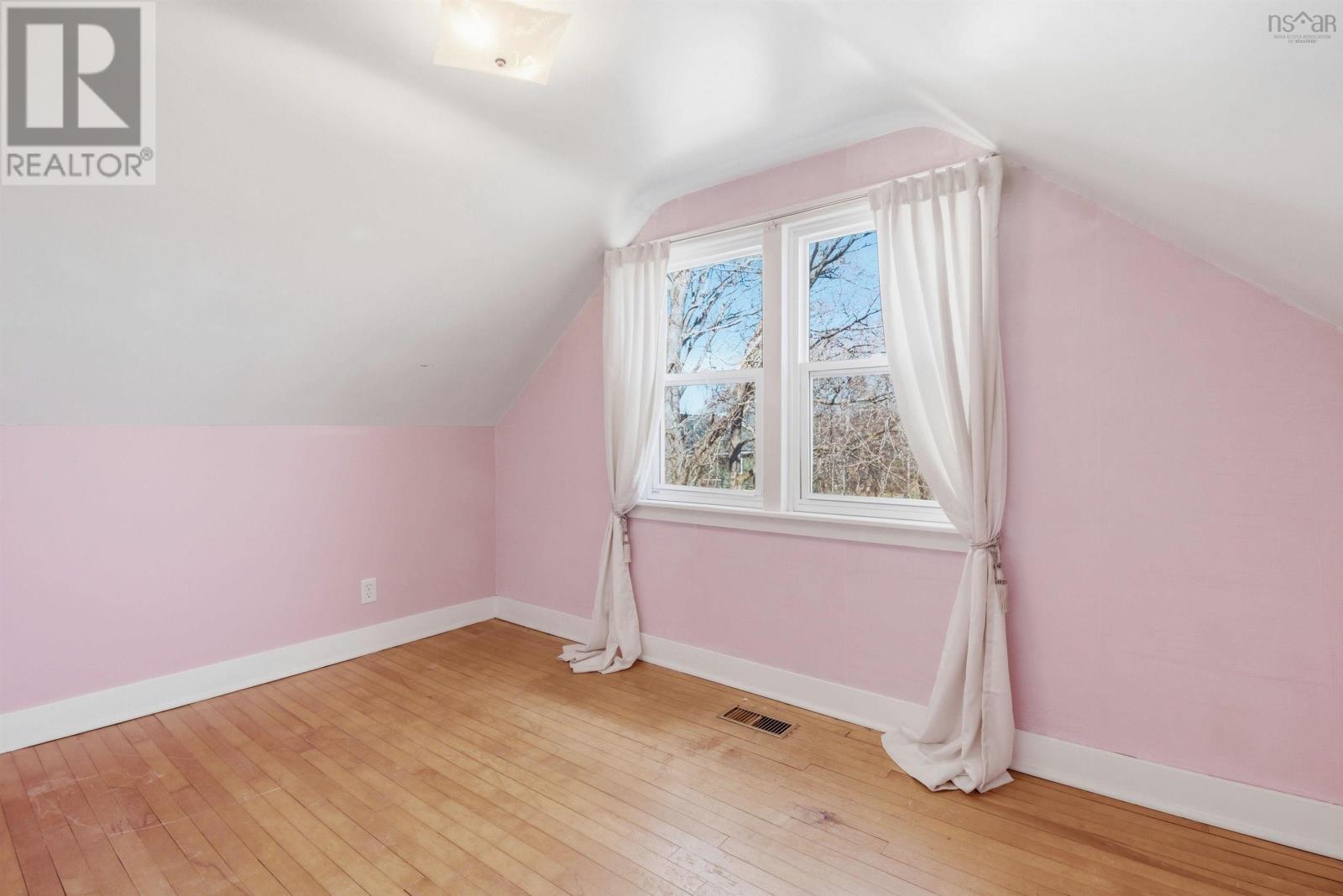 11 Maple Grove Avenue - 18