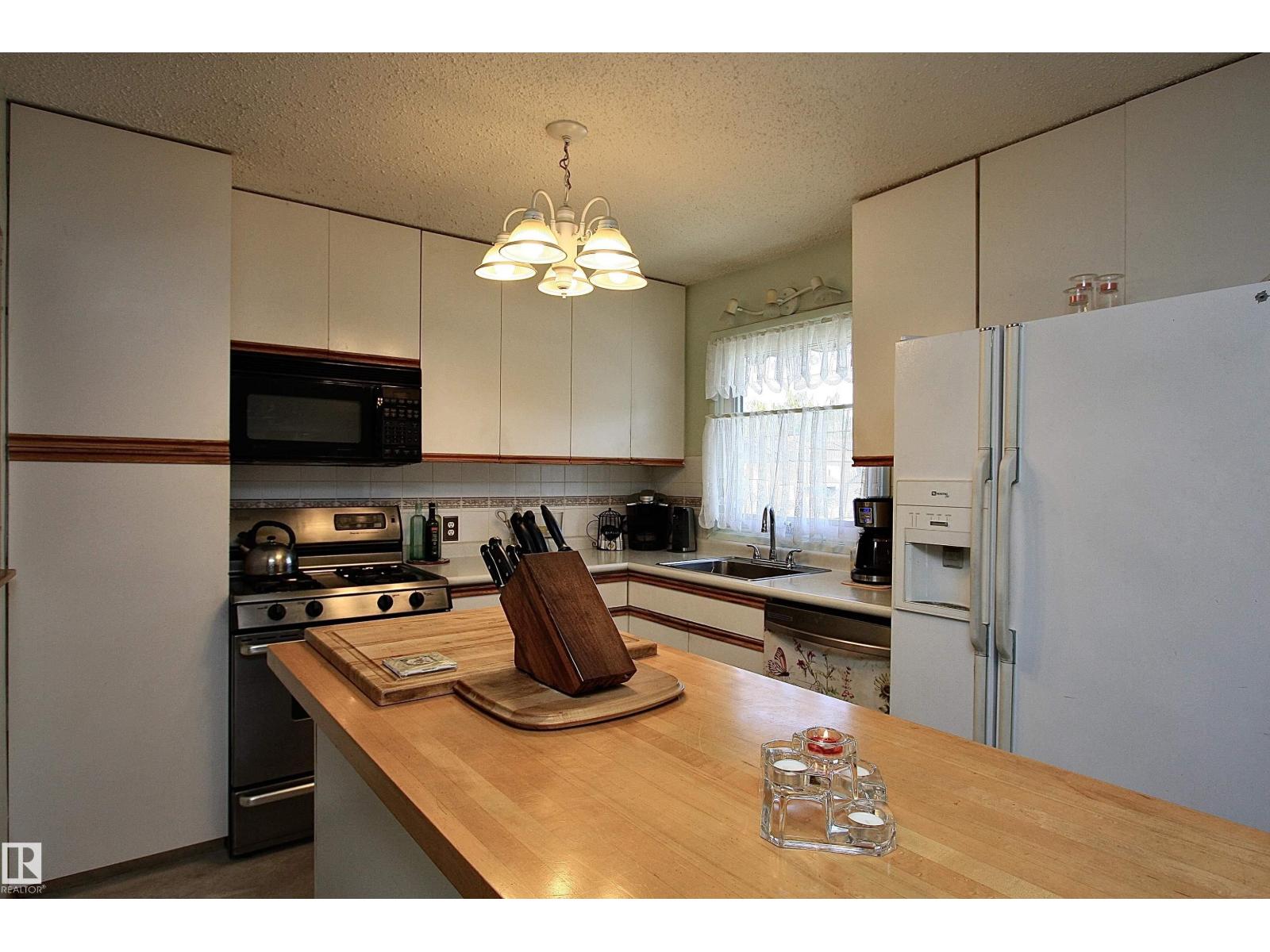 13315 136 ST NW - 15