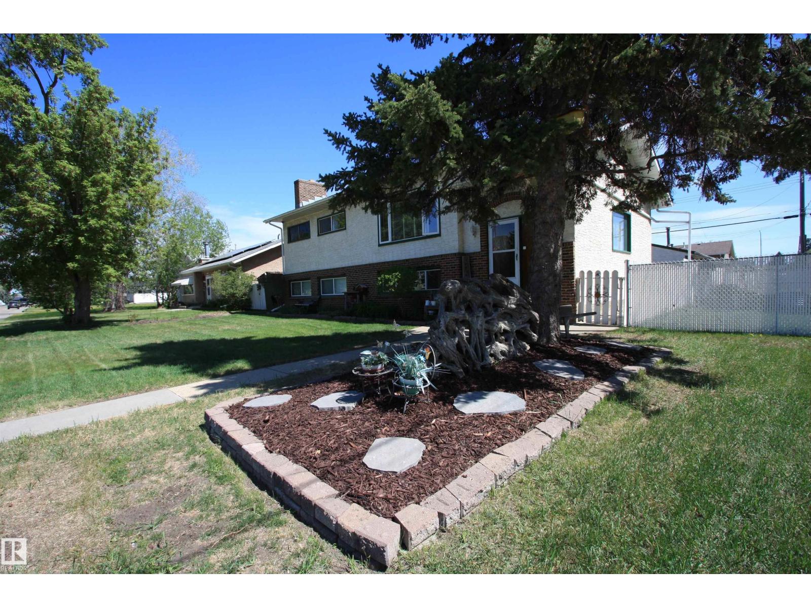 13315 136 ST NW - 6