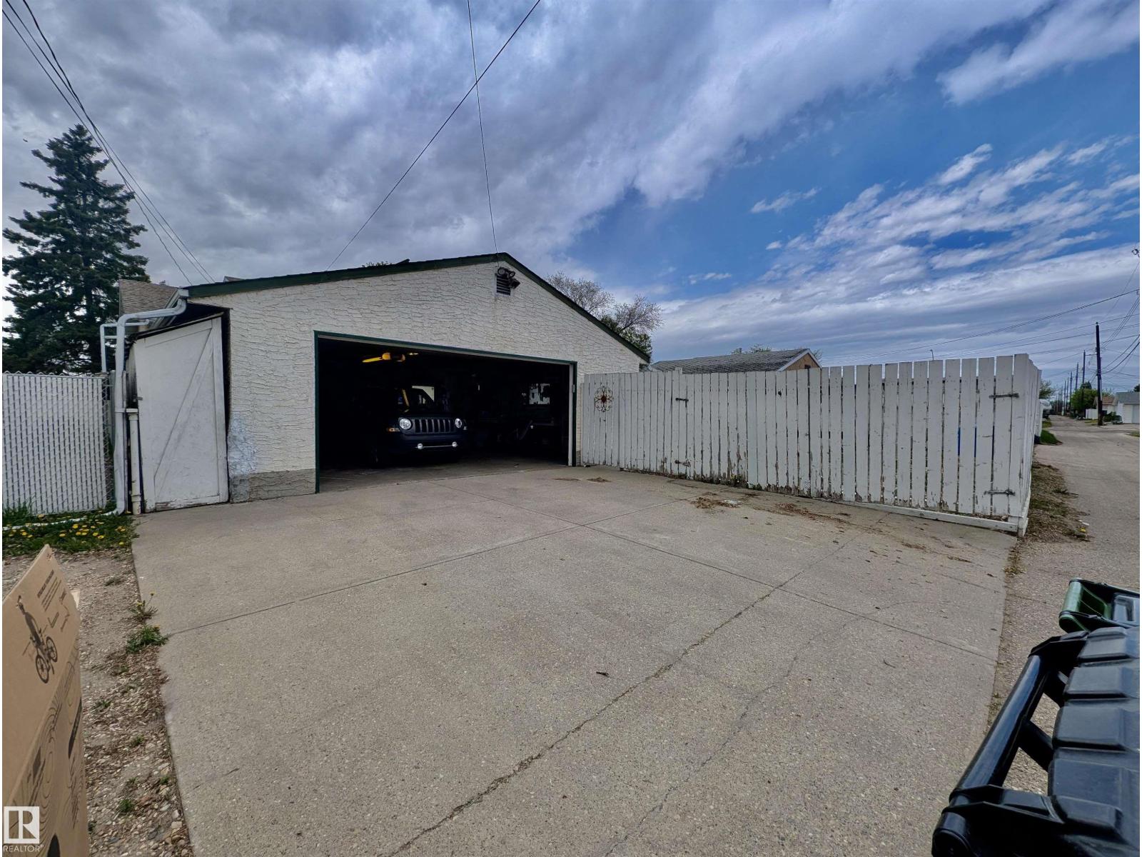 13315 136 ST NW - 48