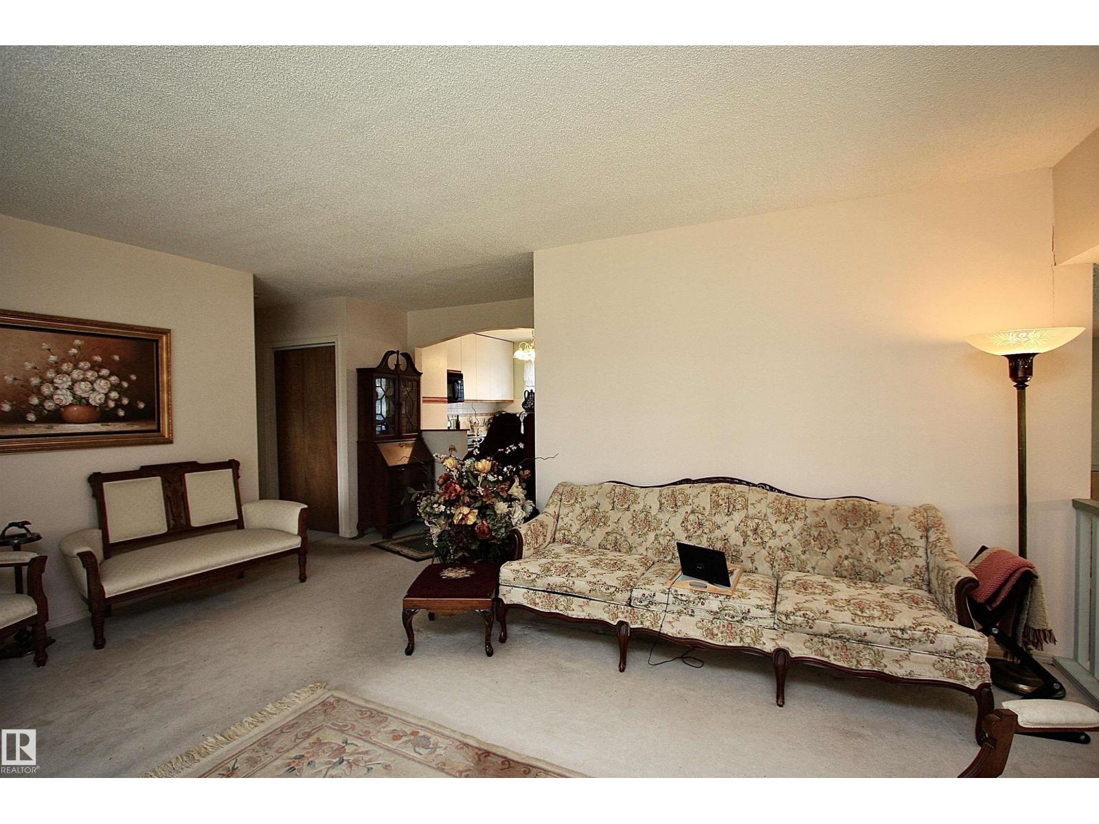 13315 136 ST NW - 18