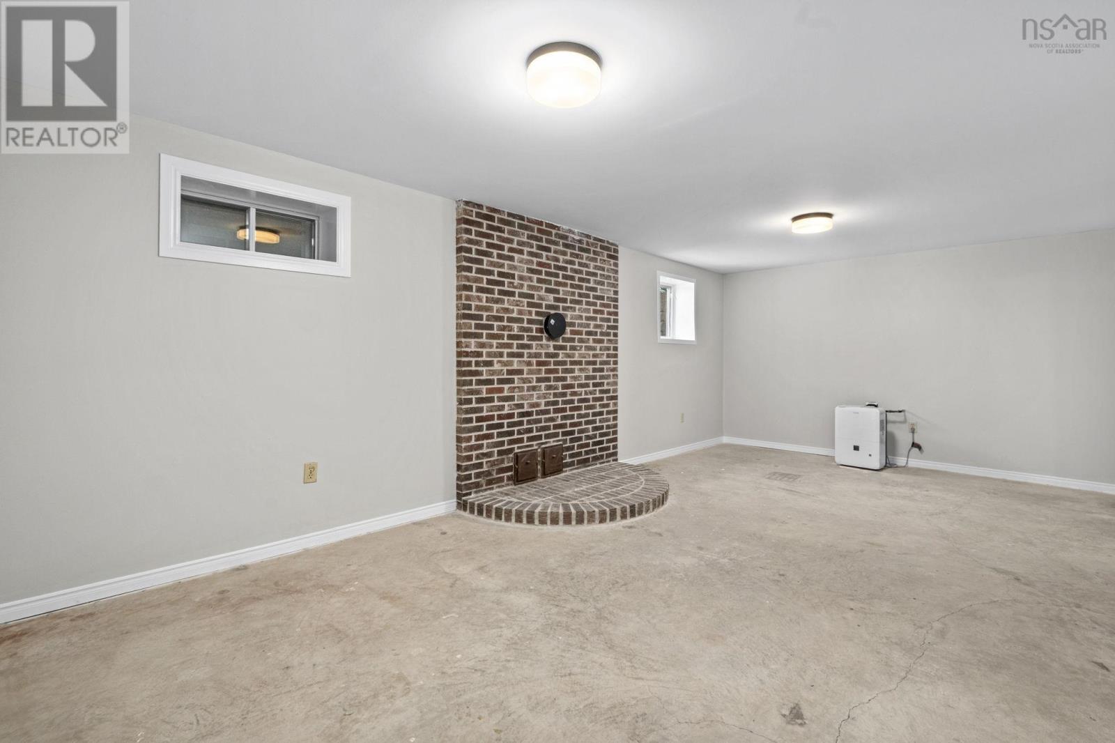 6 Castleton Crescent - 32