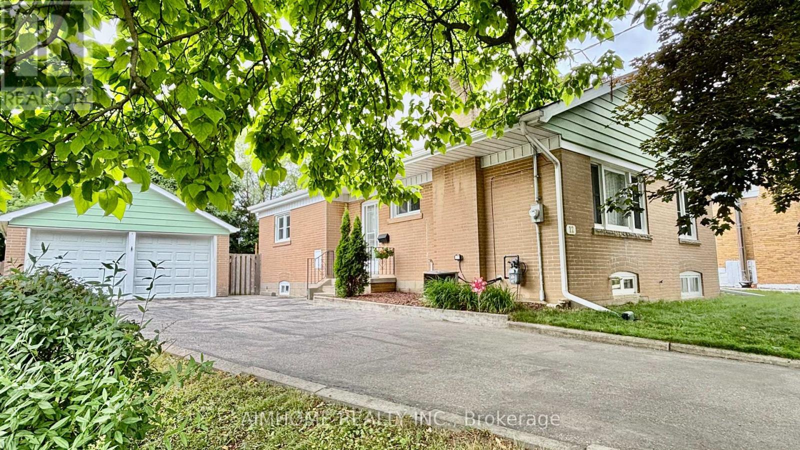 12 CANHAM CRESCENT - Image 2