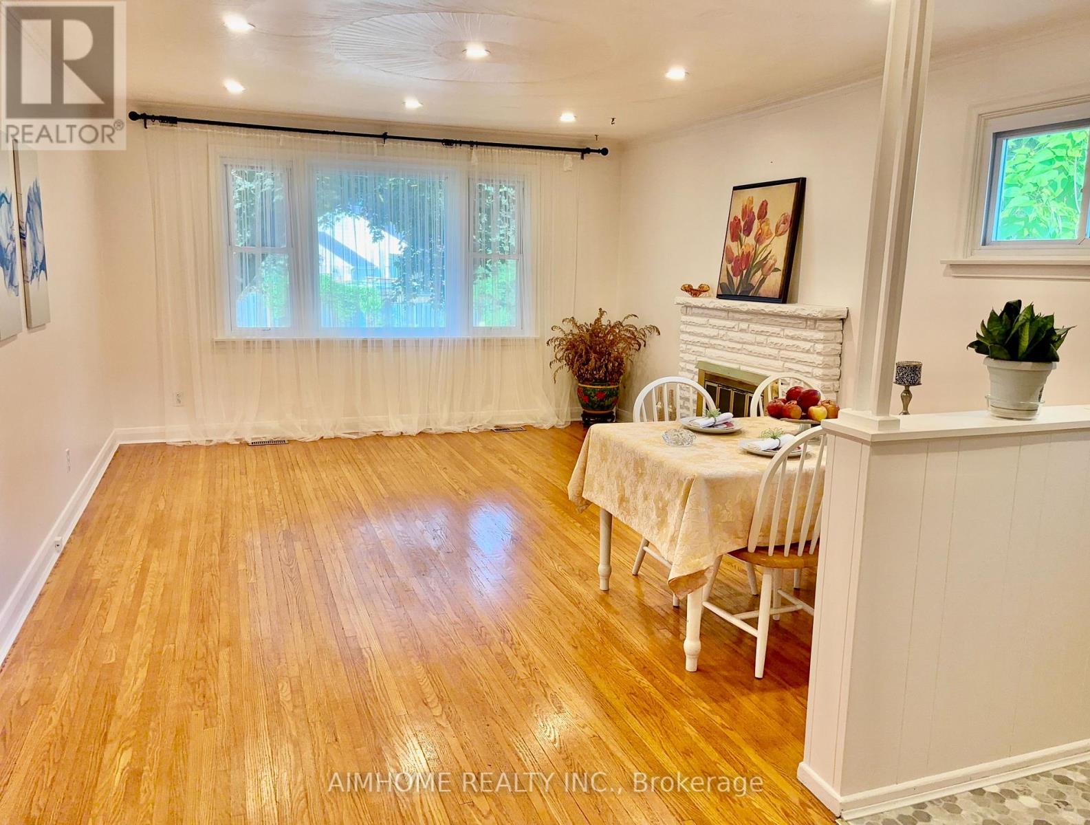 12 CANHAM CRESCENT - 5