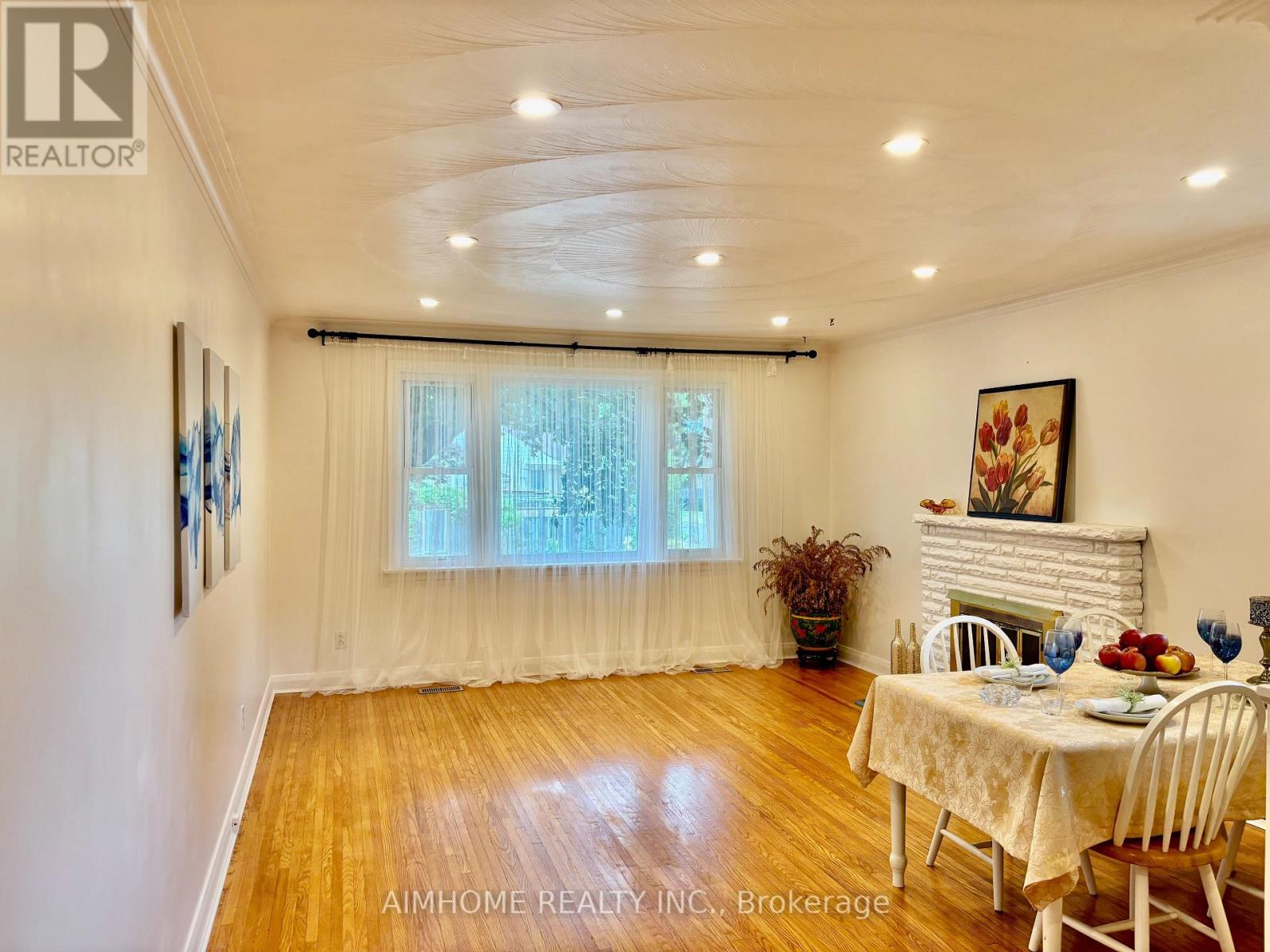 12 CANHAM CRESCENT - 6