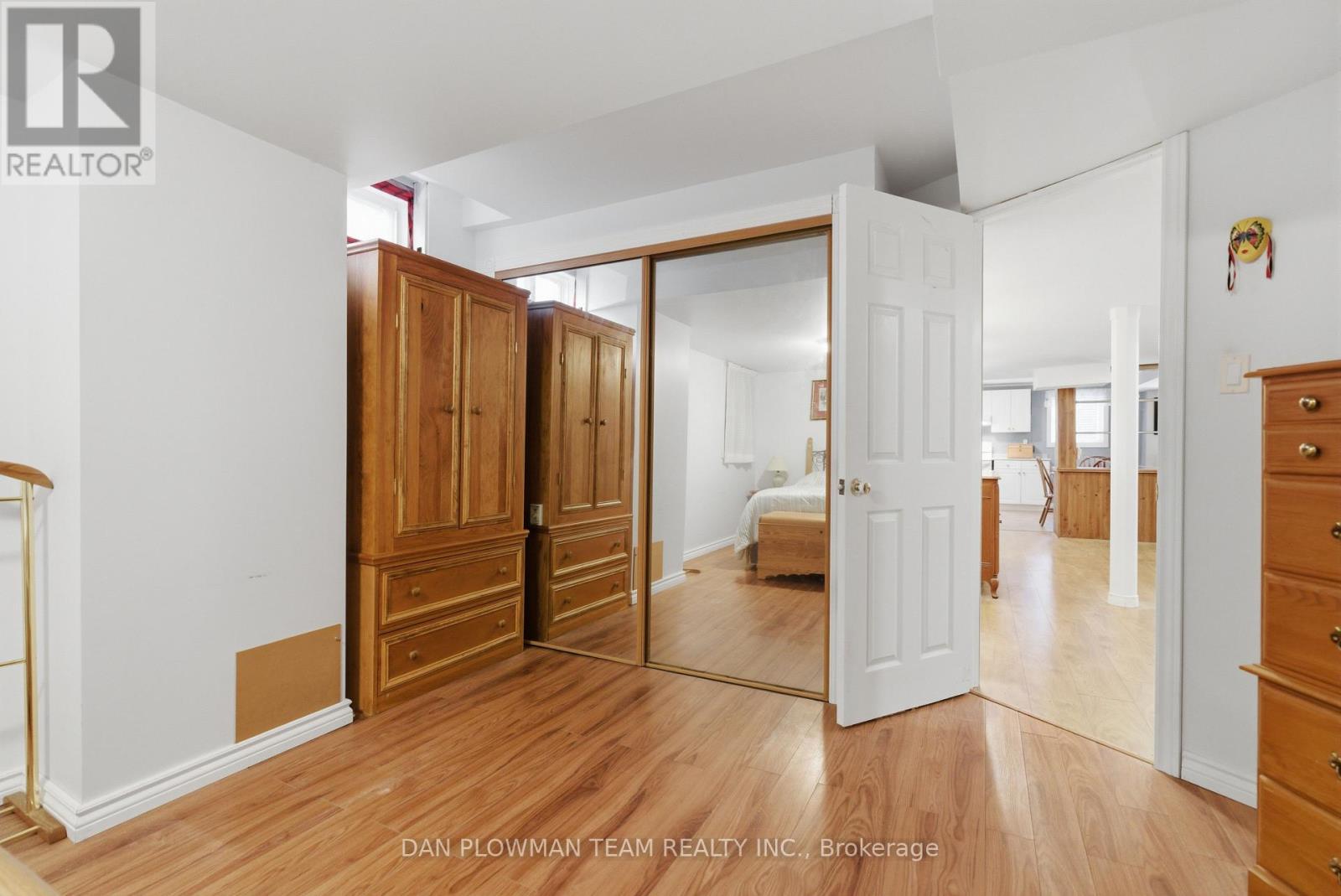 27 HOCKLEY AVENUE - 39