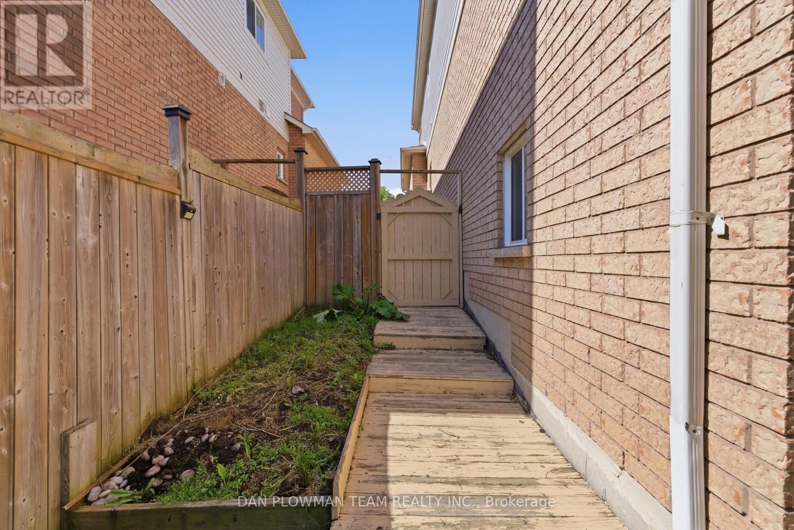 27 HOCKLEY AVENUE - 49