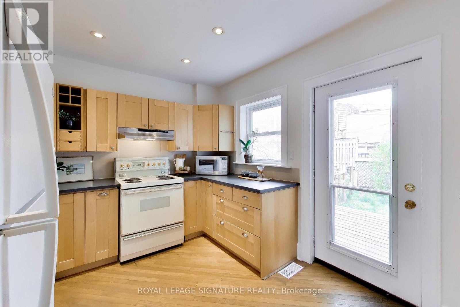 2102 GERRARD STREET E - 7