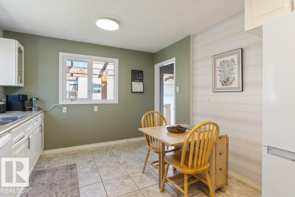 23 MAPLE DR - 14