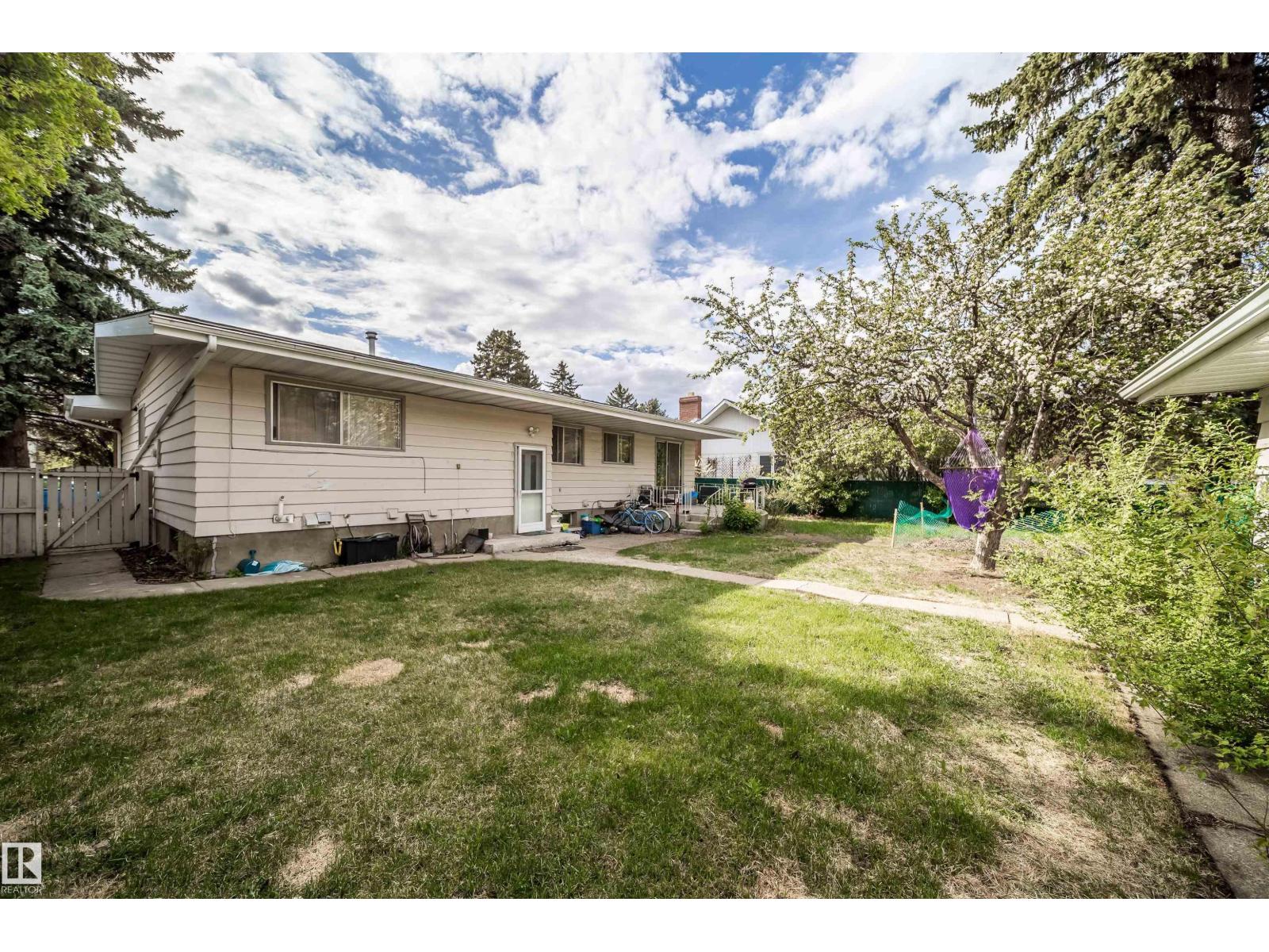 6403 132 ST NW - 12