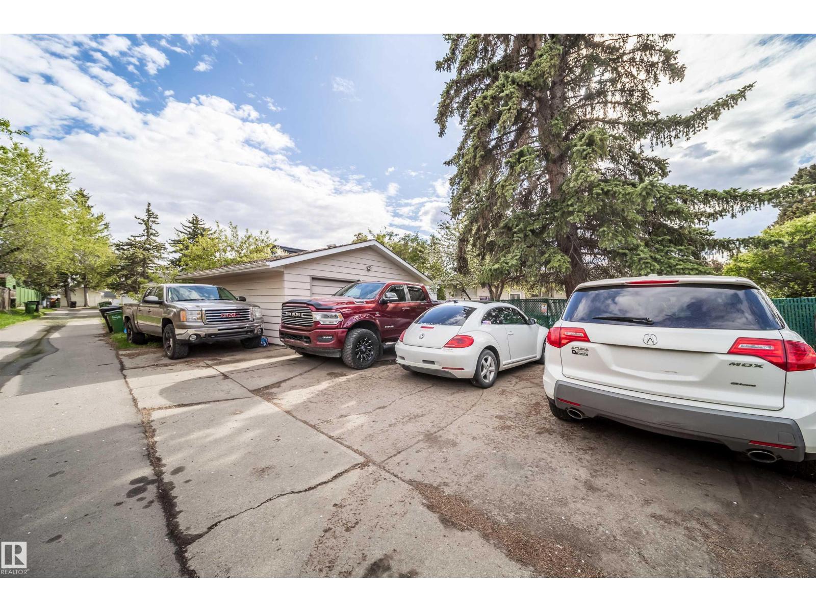 6403 132 ST NW - 18
