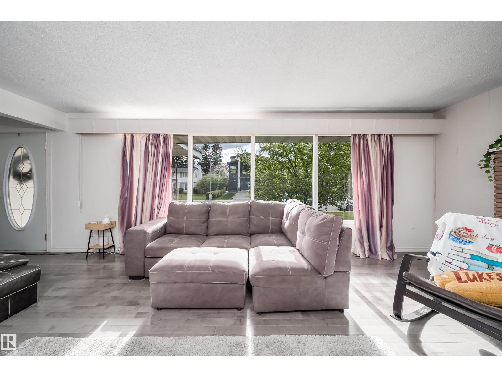 6403 132 ST NW - 23