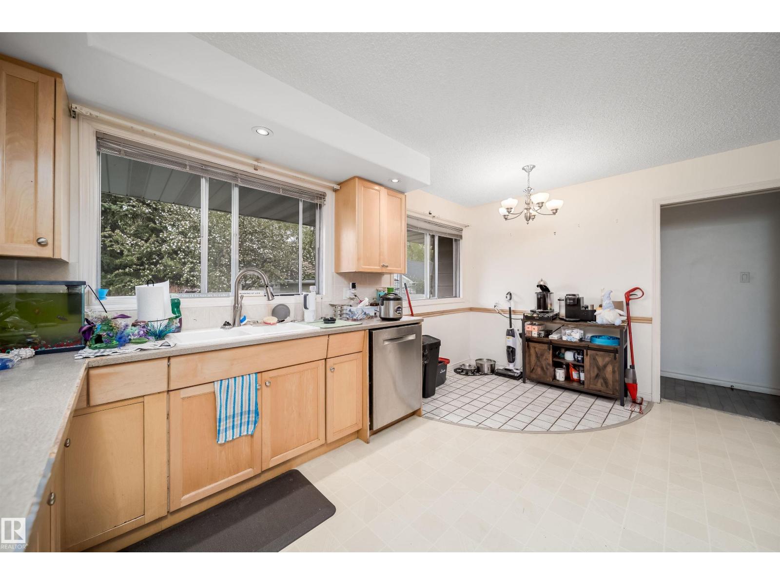 6403 132 ST NW - 27