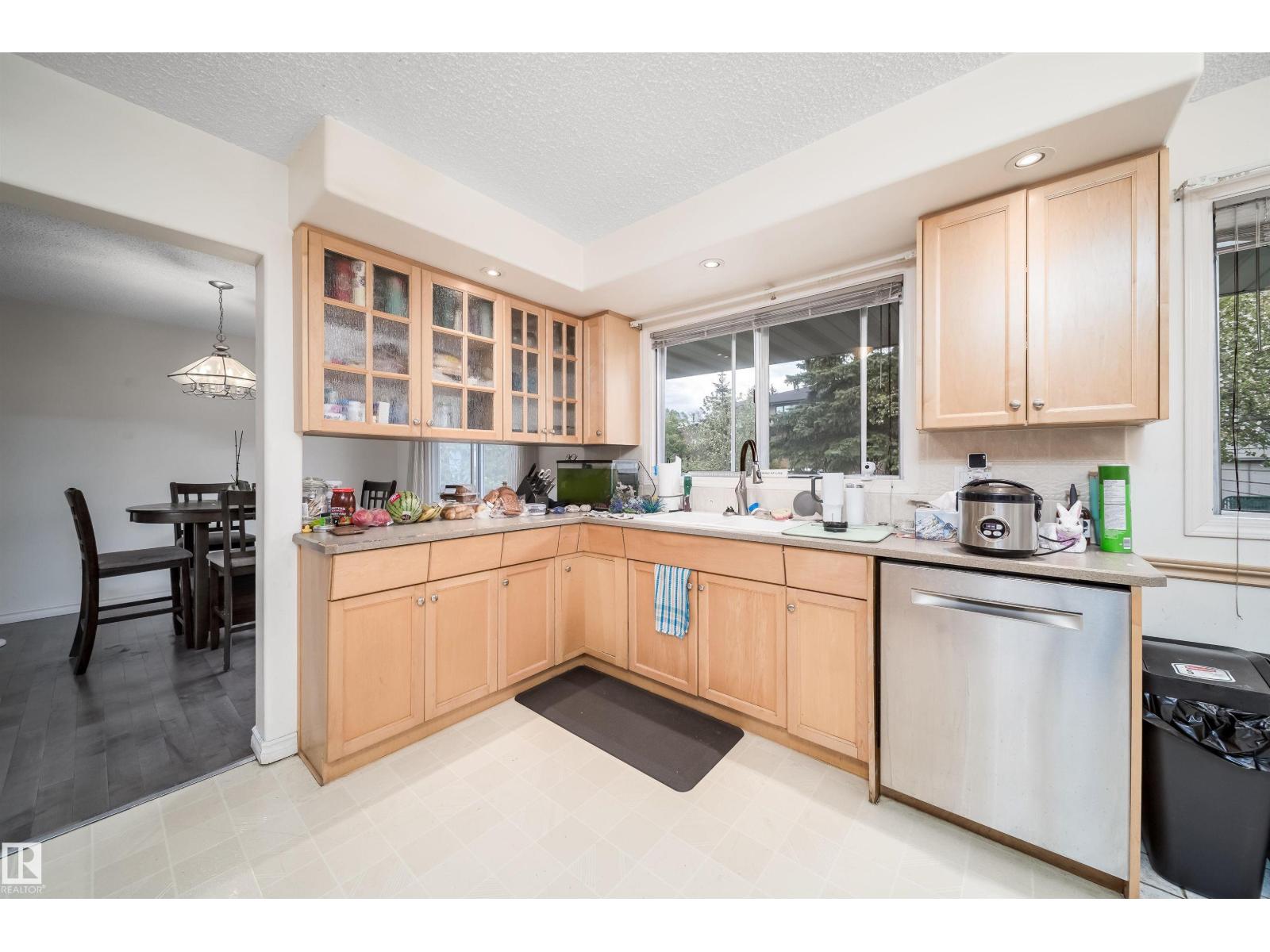 6403 132 ST NW - 28