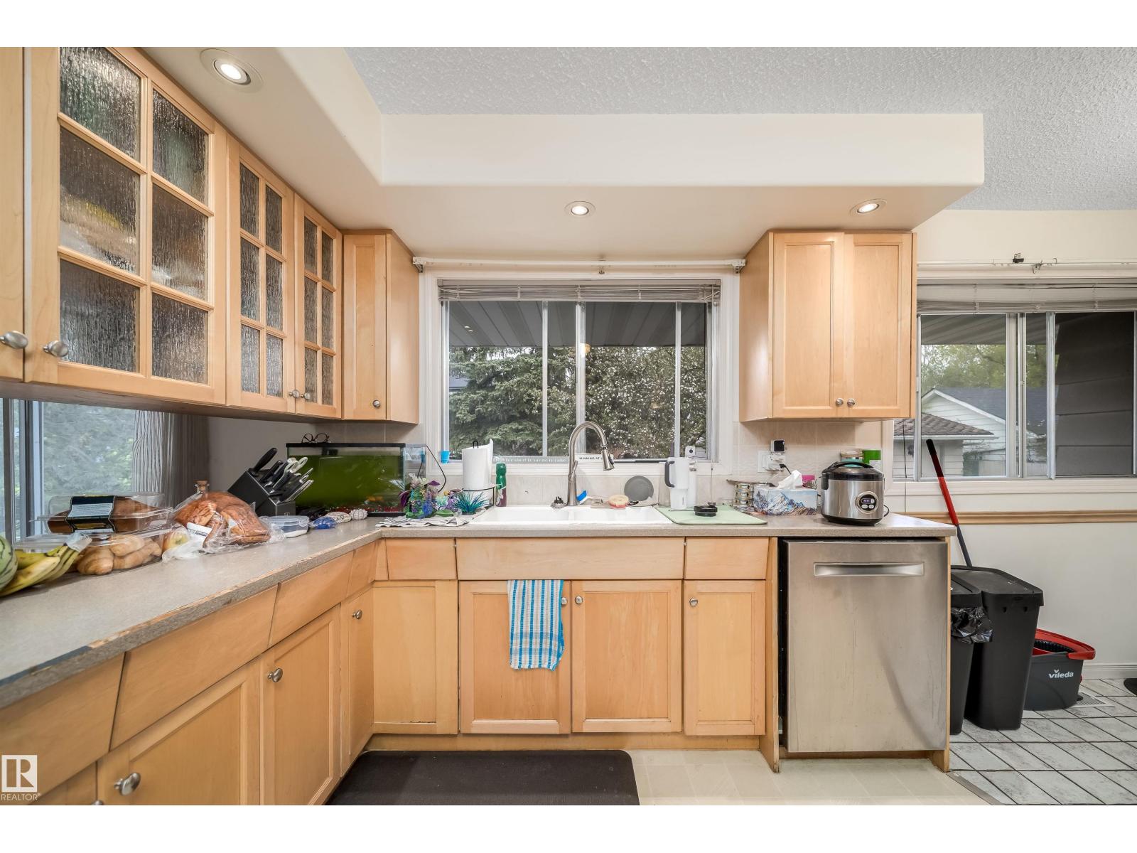 6403 132 ST NW - 30