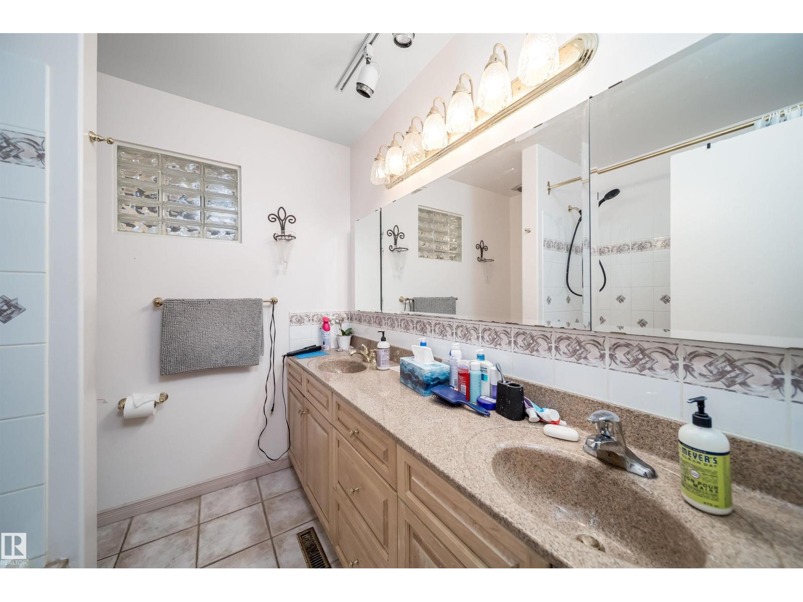 6403 132 ST NW - 35