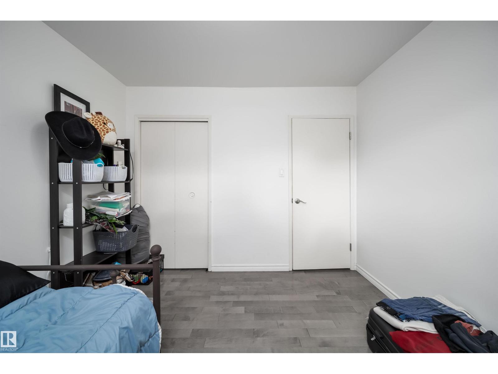 6403 132 ST NW - 40