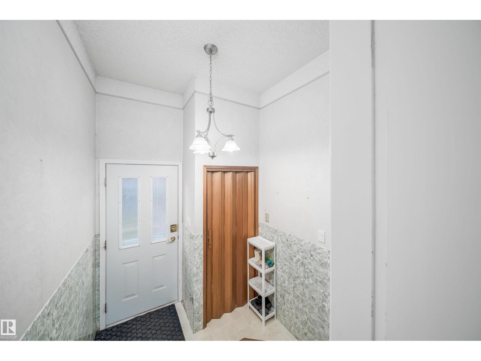 6403 132 ST NW - 41