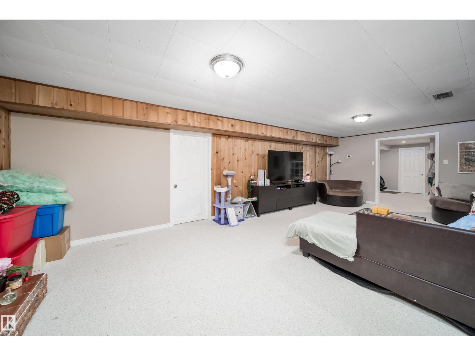 6403 132 ST NW - 47