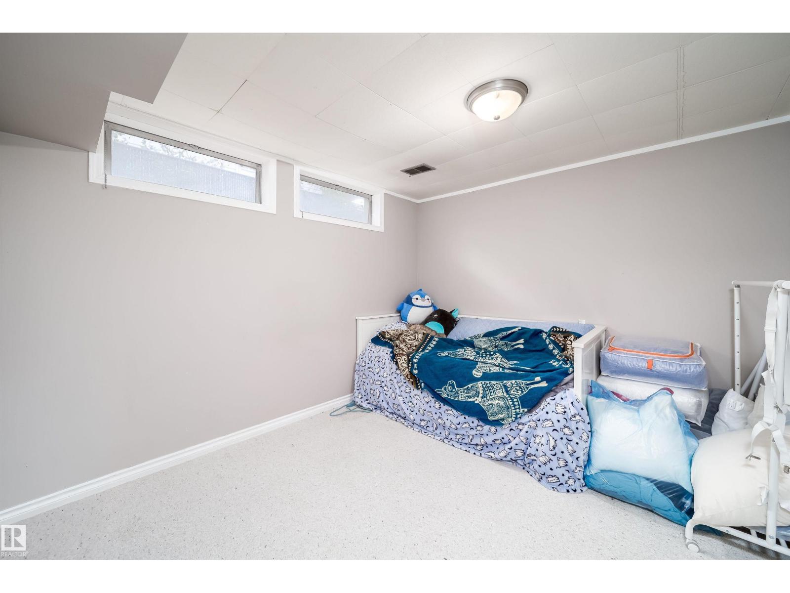 6403 132 ST NW - 48