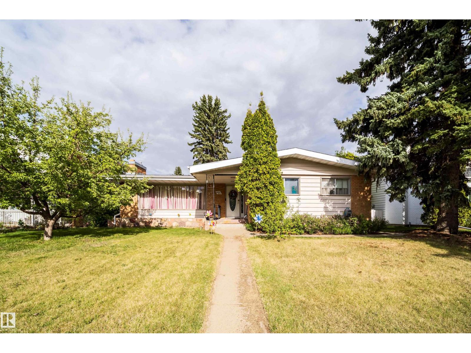 6403 132 ST NW - 8