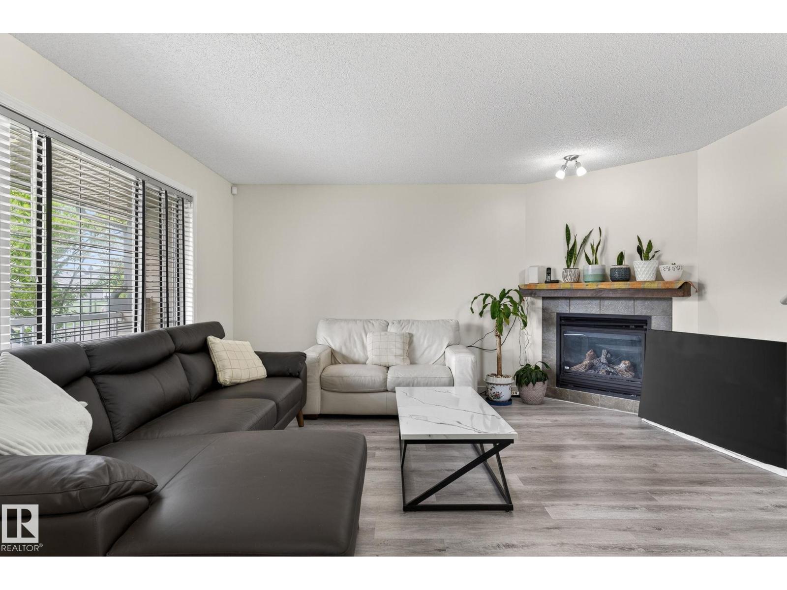 21244 90 AV NW - 4