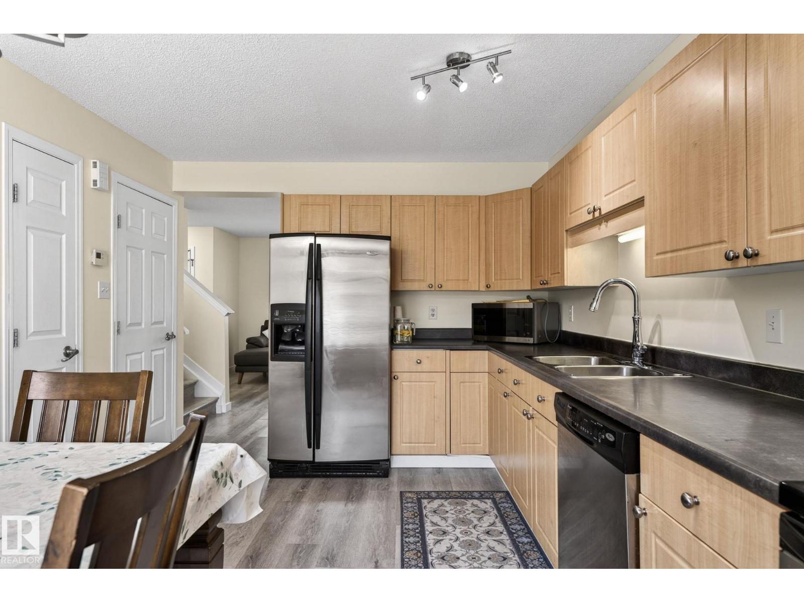 21244 90 AV NW - 11