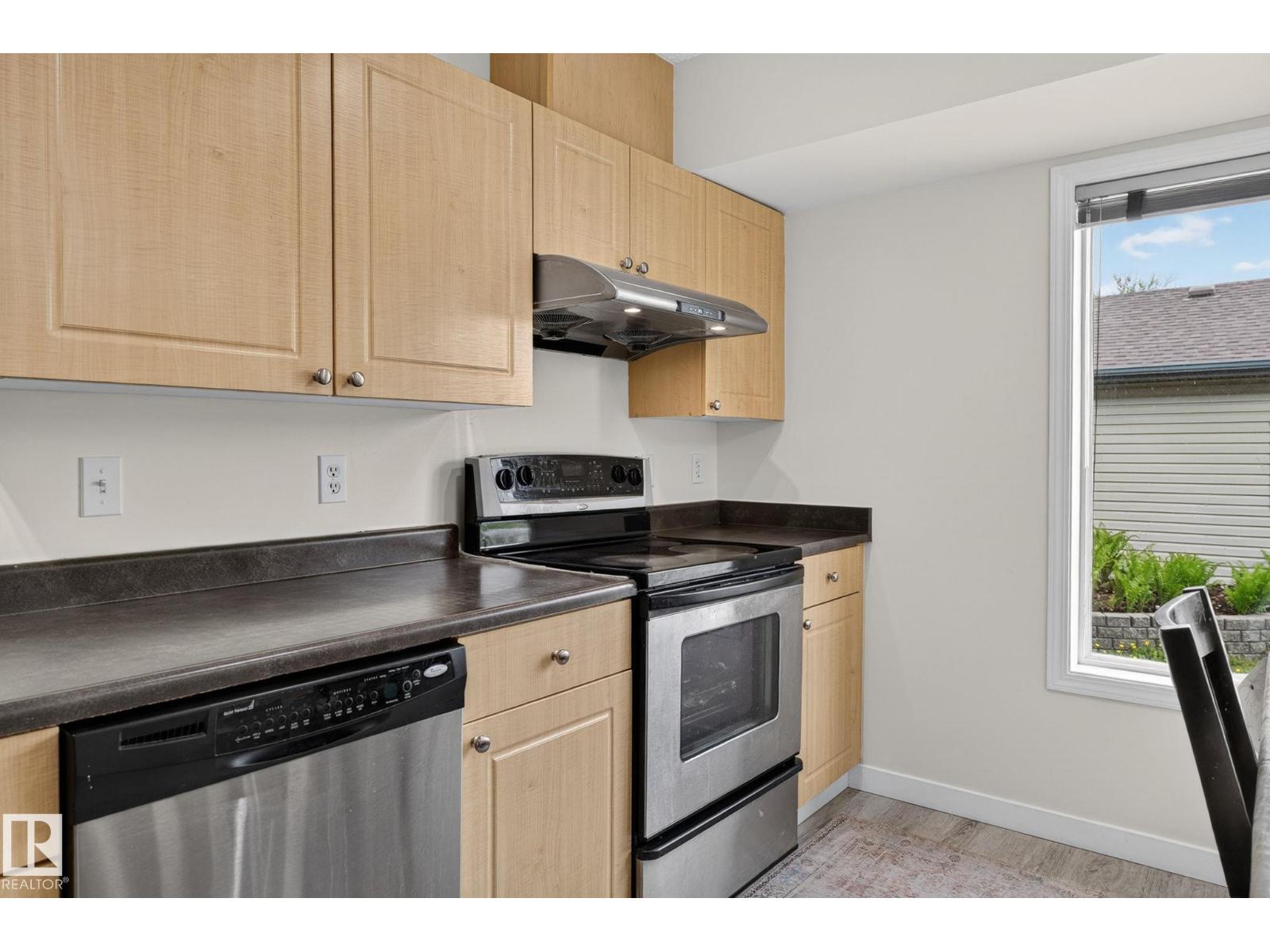 21244 90 AV NW - 12