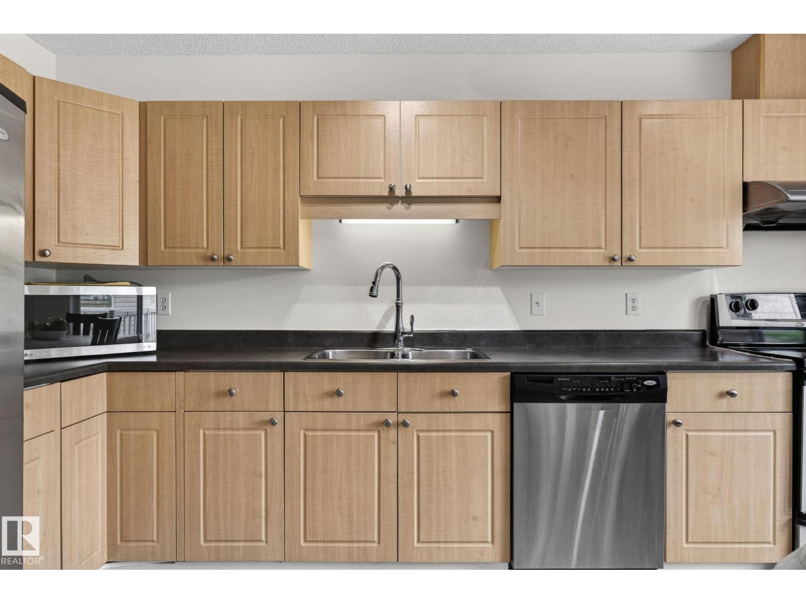 21244 90 AV NW - 9