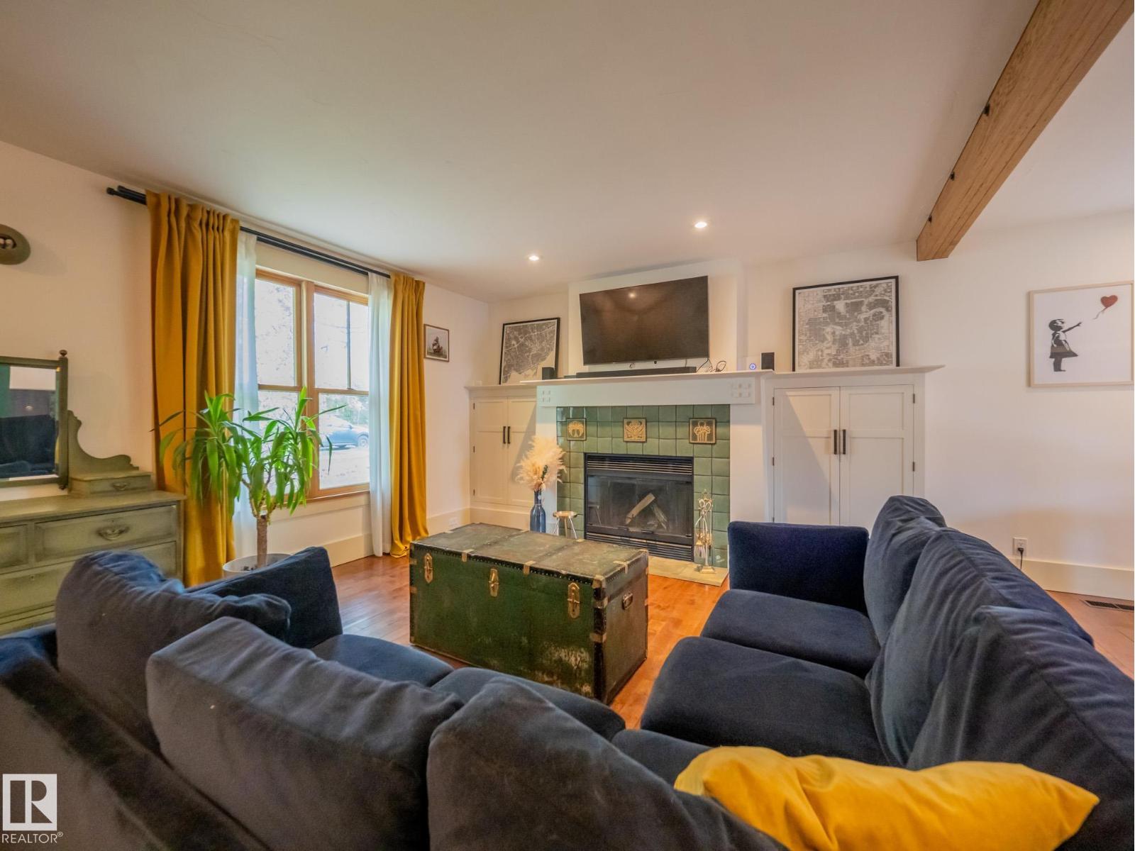 11314 68 ST NW - 5