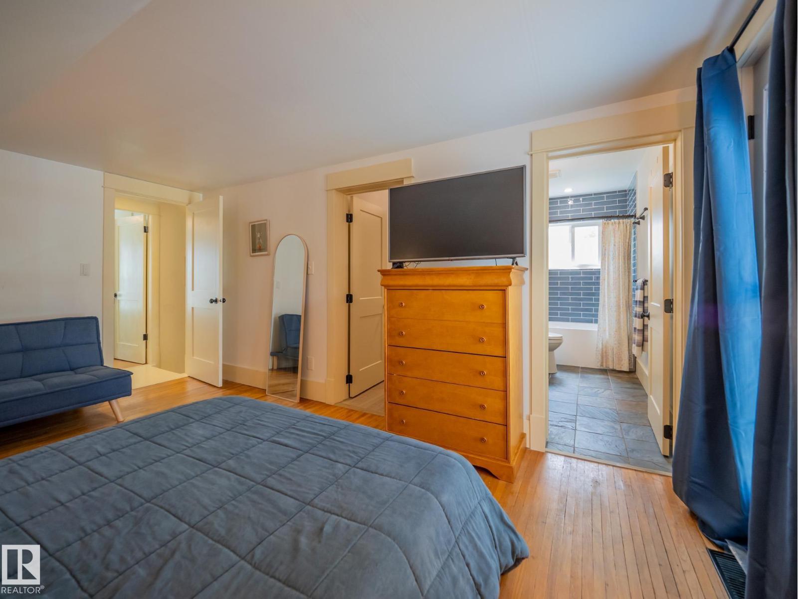 11314 68 ST NW - 20