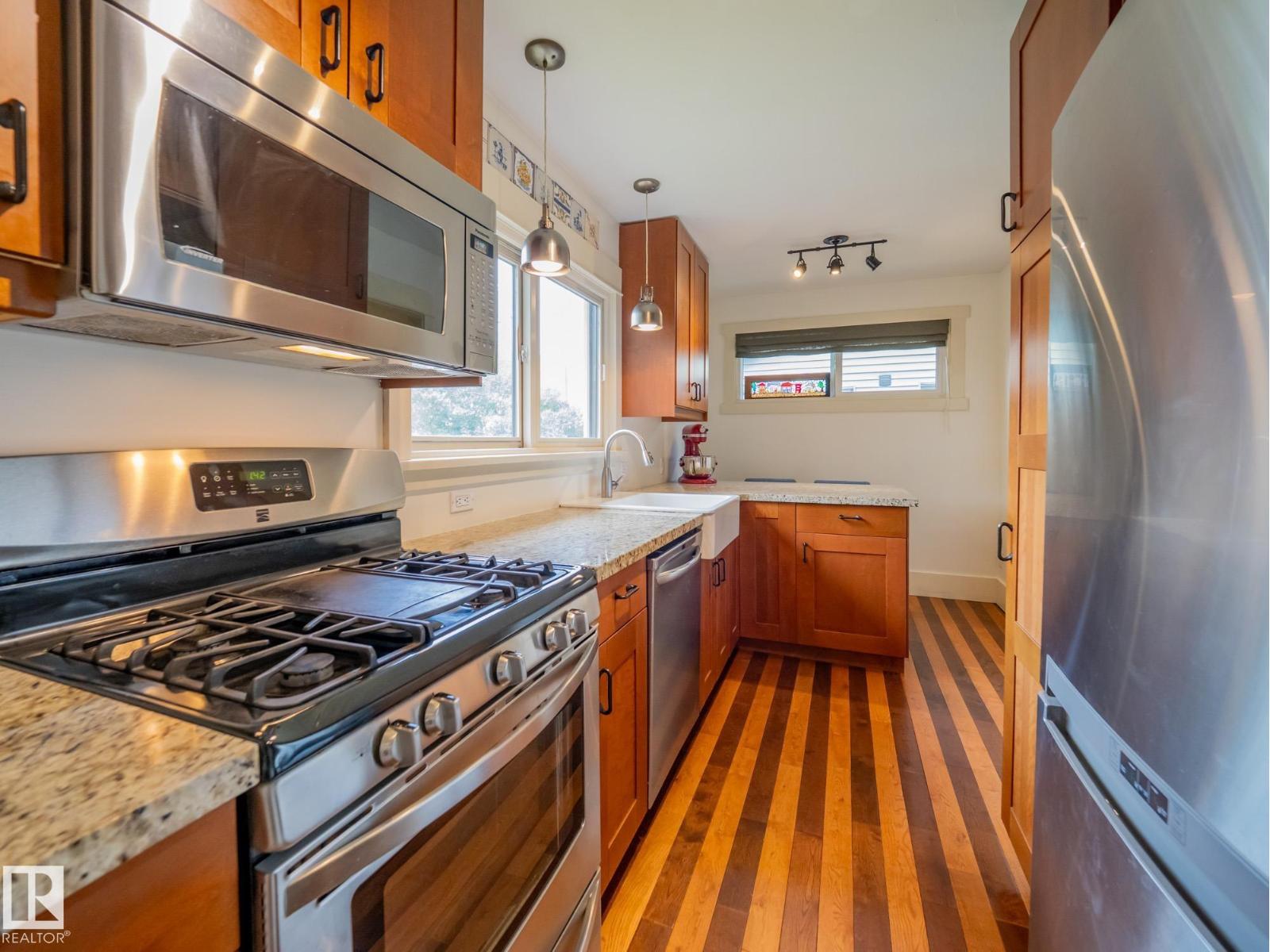 11314 68 ST NW - 10