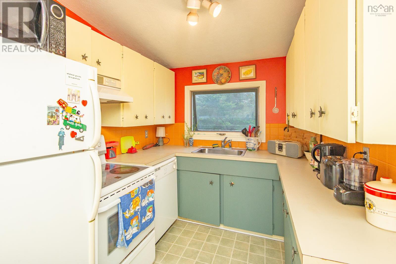 845 Lakeside Road - 18