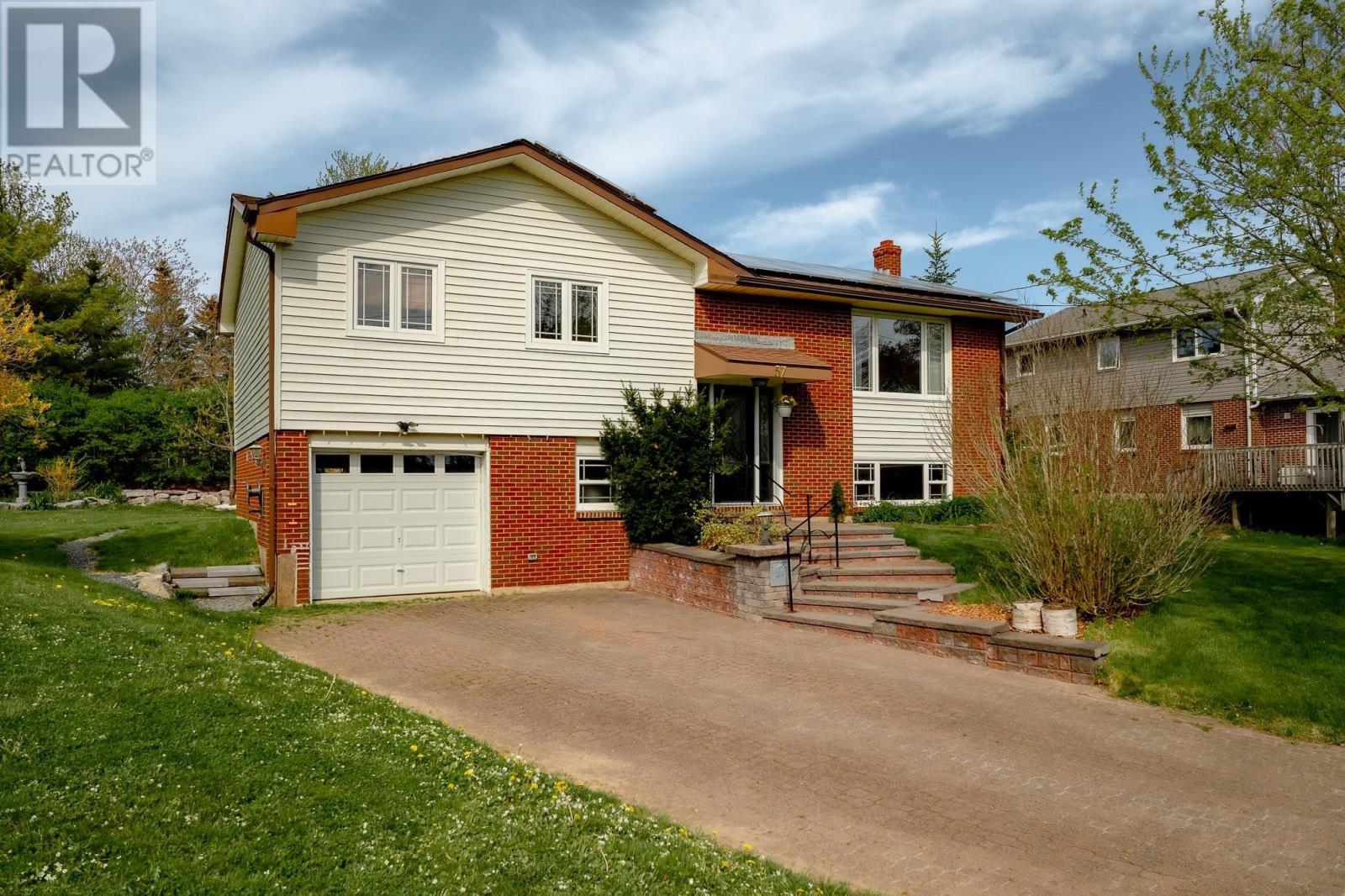 57 Hallmark Crescent - 1