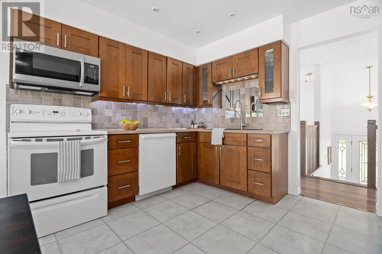 57 Hallmark Crescent - 13