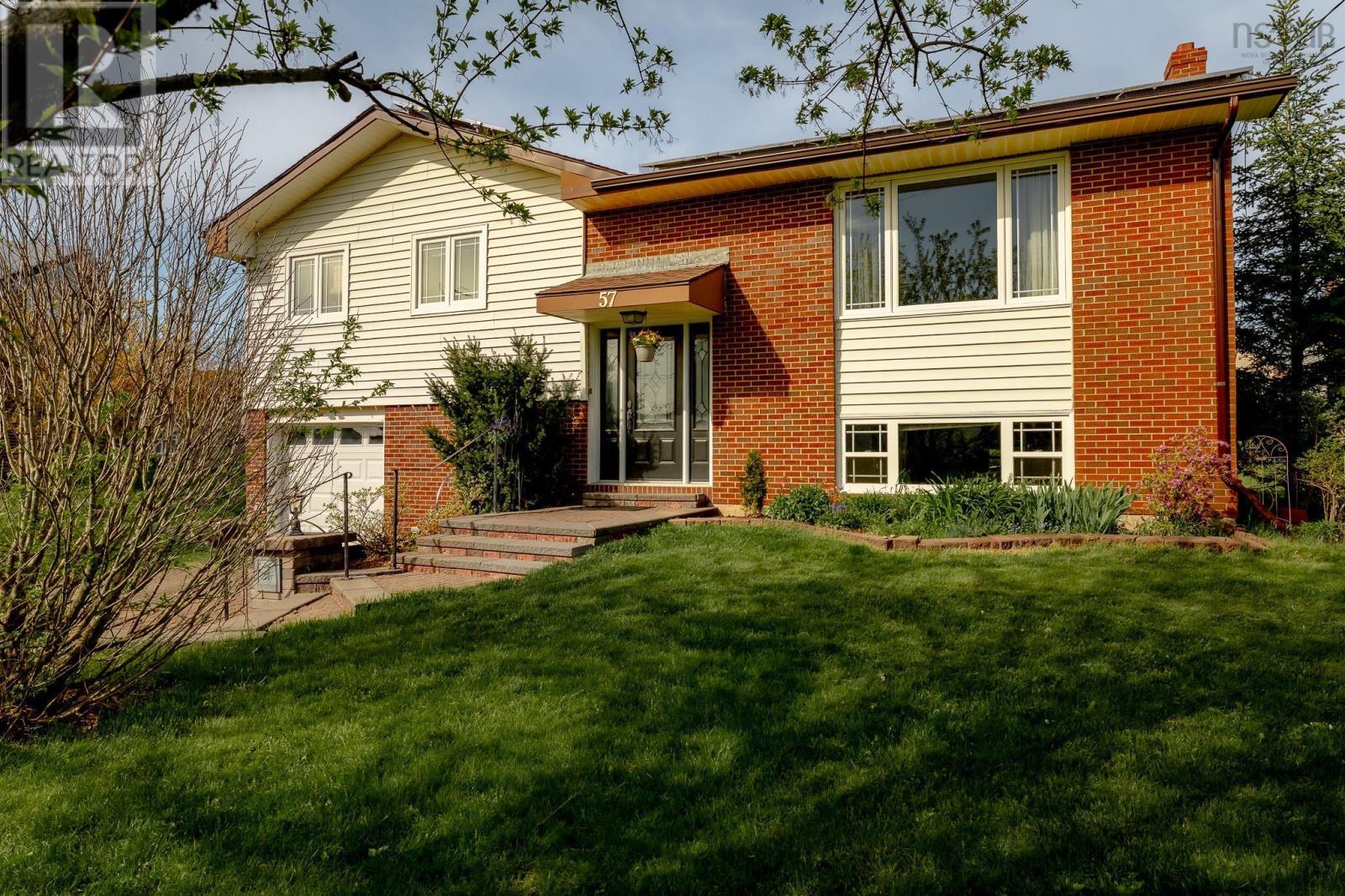 57 Hallmark Crescent - Image 2