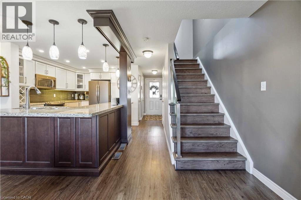 27 RED CLOVER Crescent - 16