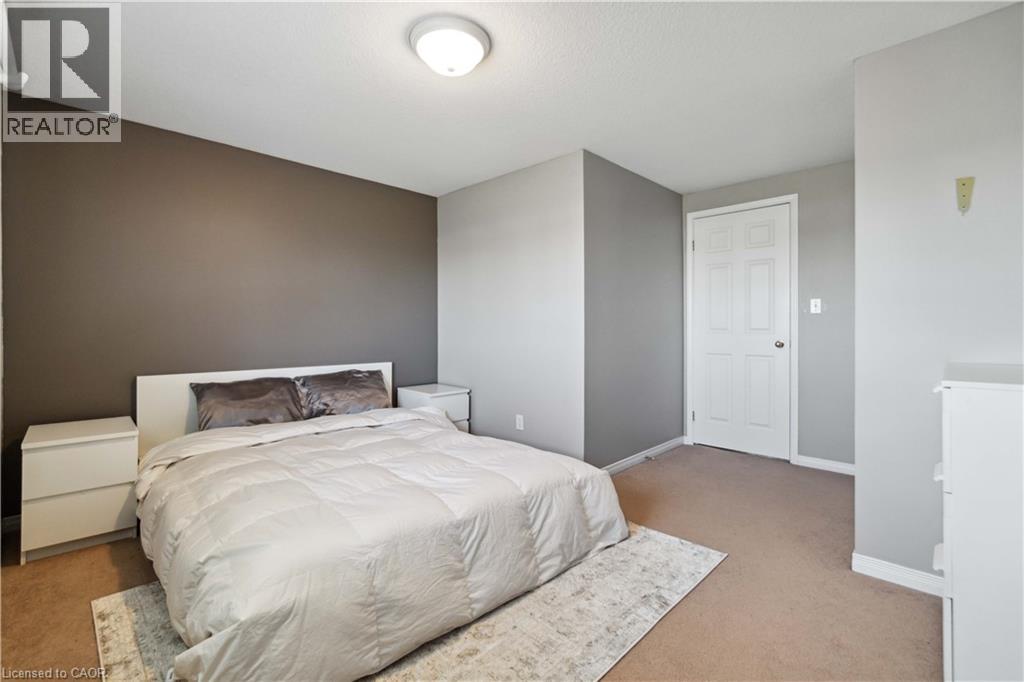 27 RED CLOVER Crescent - 17