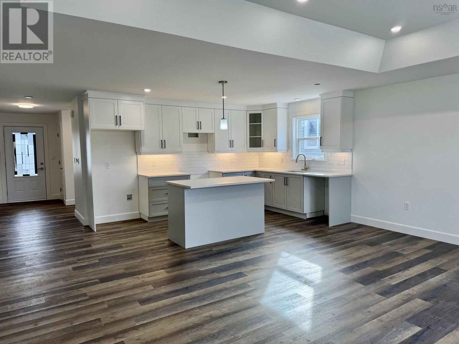 10 Elizabeth Avenue - 12