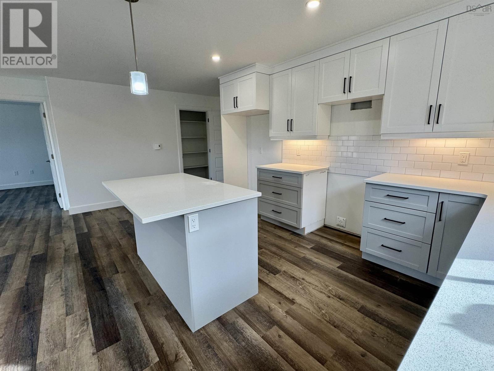 10 Elizabeth Avenue - 9