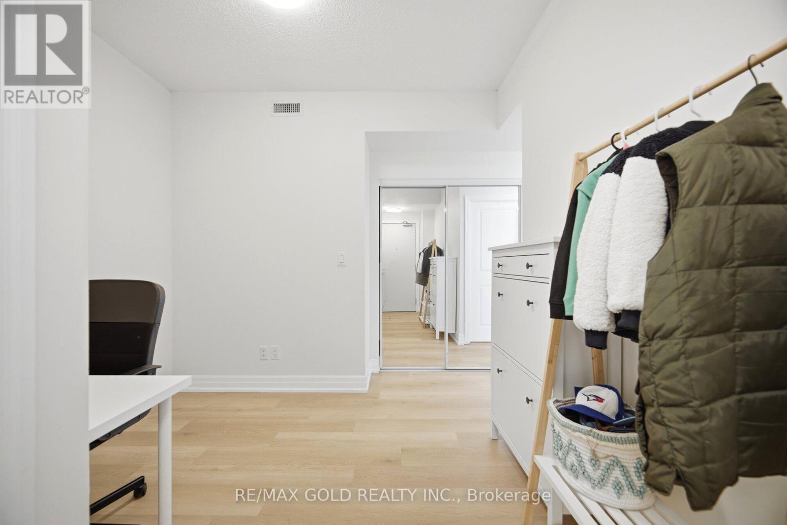 #1807 4011 BRICKSTONE MEWS - Image 3