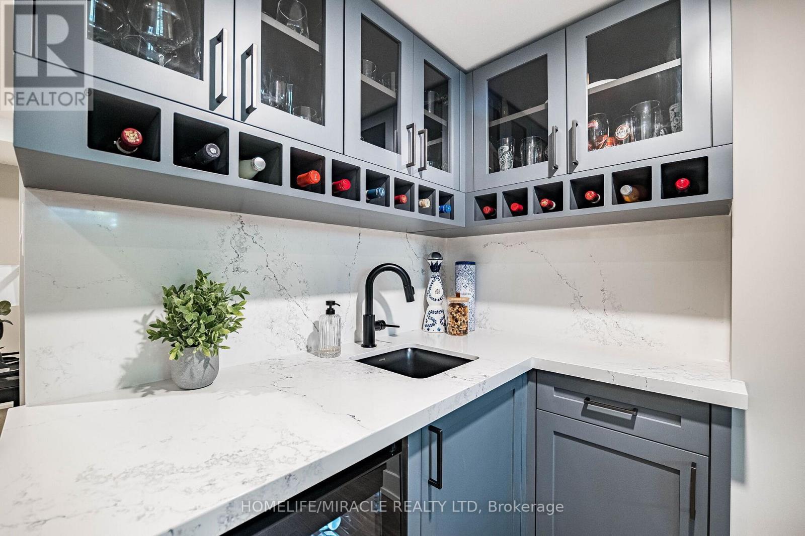 464 AMBLESIDE DRIVE - 28