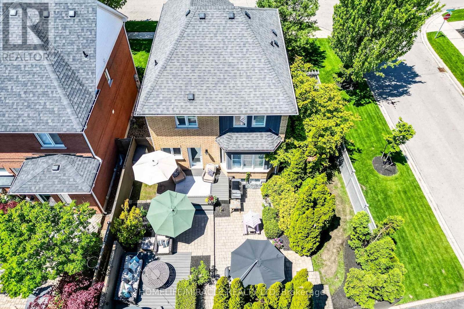 464 AMBLESIDE DRIVE - 40