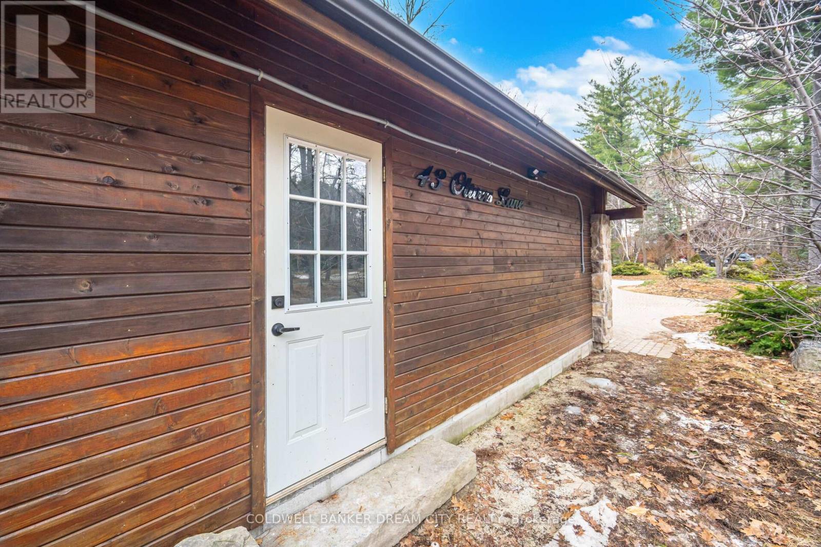 43 OLIVERS LANE - 42