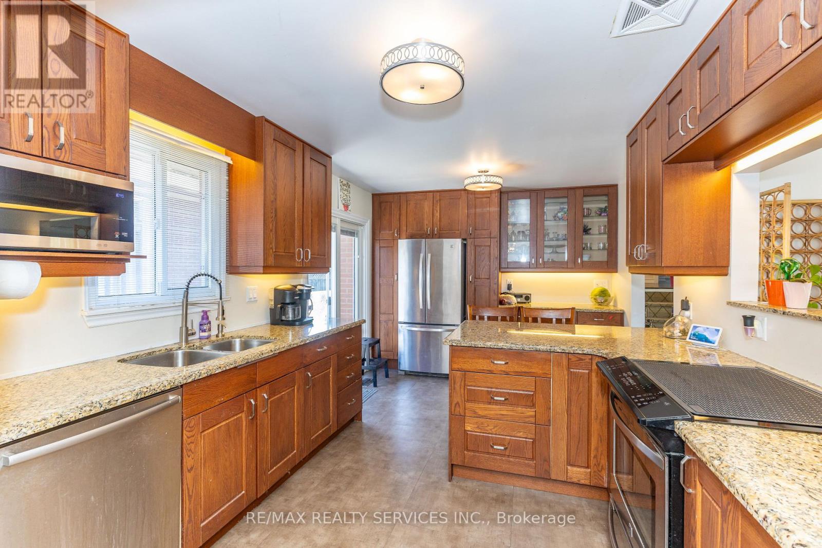 84 MARCHBANK CRESCENT - 16