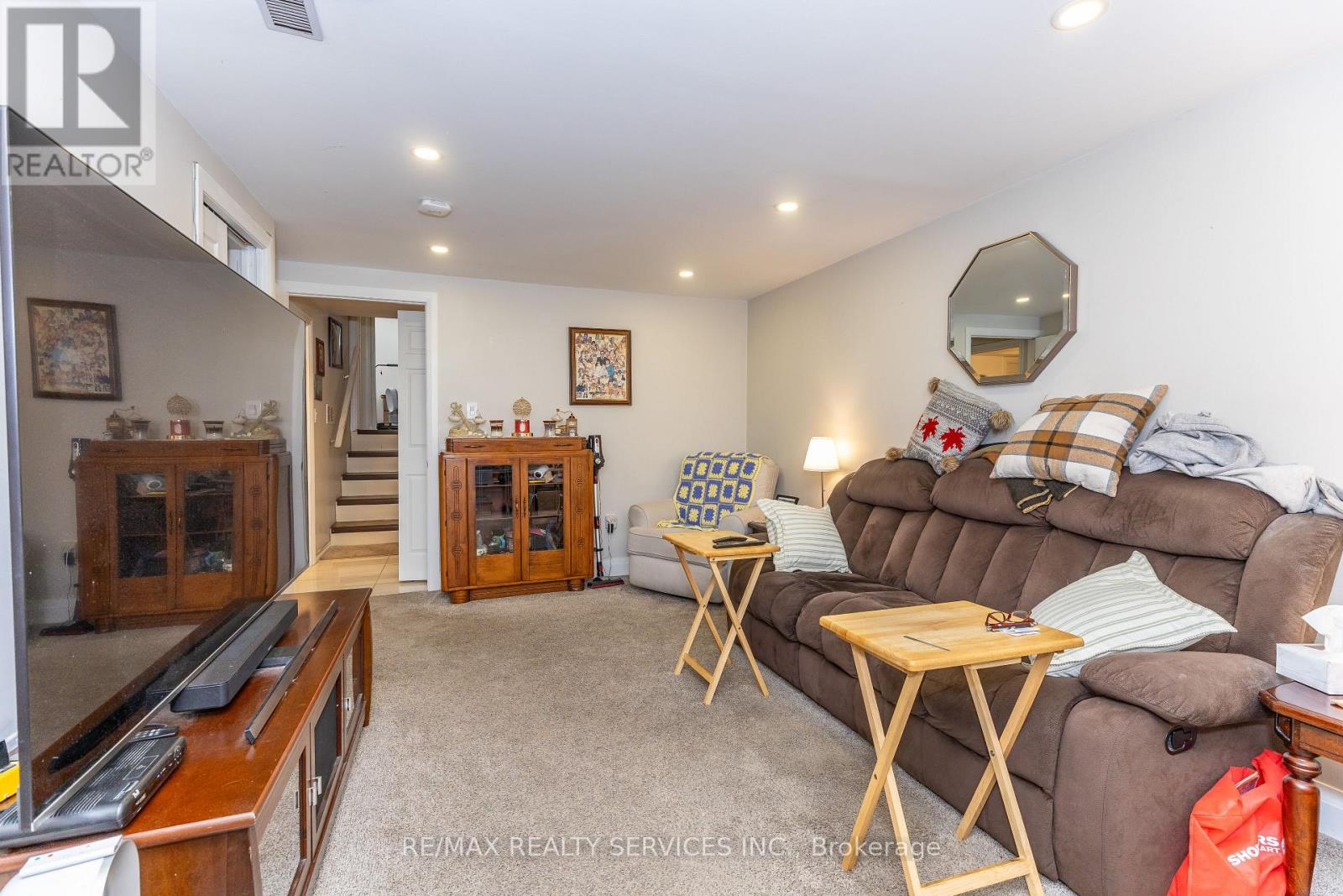 84 MARCHBANK CRESCENT - 40