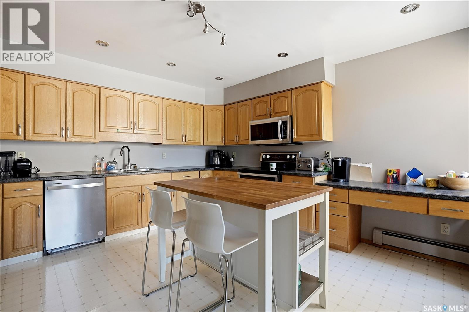 #206 2315 Cornwall STREET - 11
